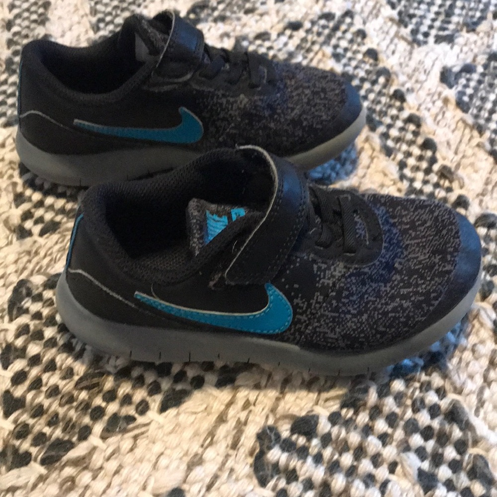 Boys Nike shoes size 11